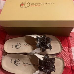 EuroWellness sandal slides - size 6.5/37